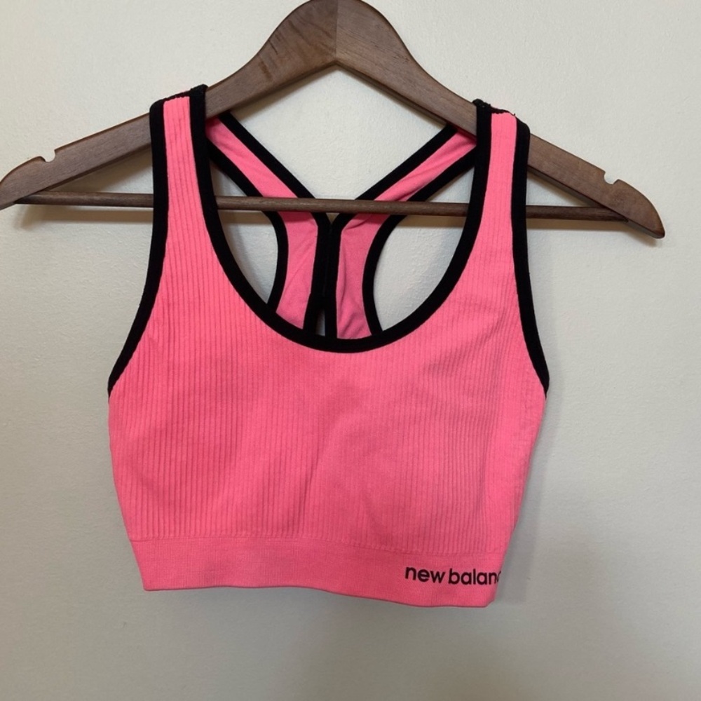 🌸 New Balance 🌸 bright sports bra
